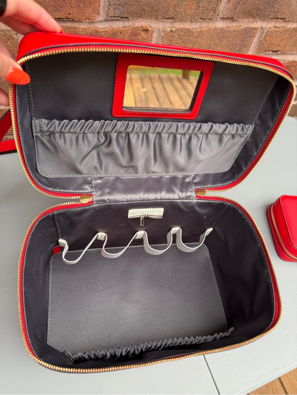 Henri Bendel Red Makeup Case w/ Mirror, Pockets, Zipper, Handle & Straps - Picture 6 of 6